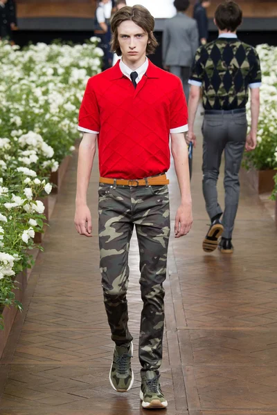 Look 15